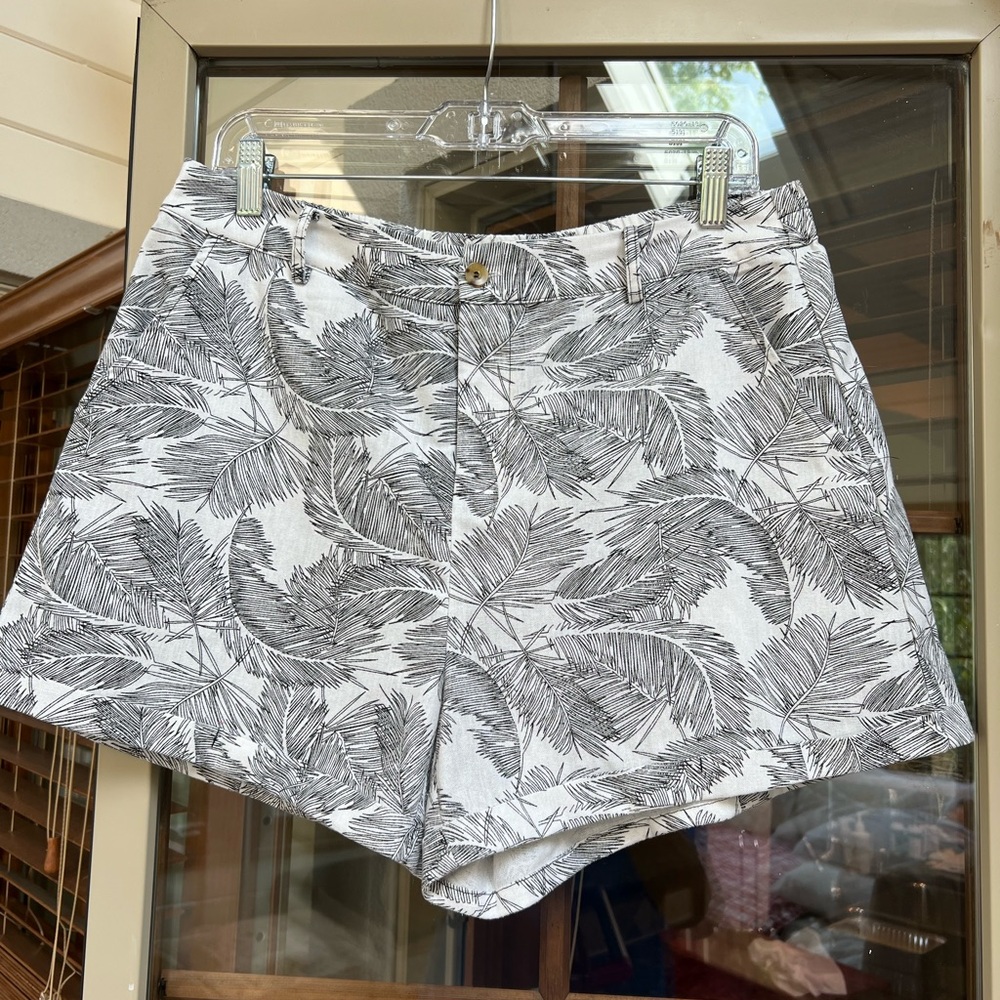 Tera’s Threads shorts size L